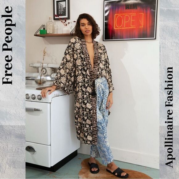 FREE PEOPLE RUMI REVERSIBLE KIMONO IN BLACK MOTIF SMALL NEW - Picture 1 of 10